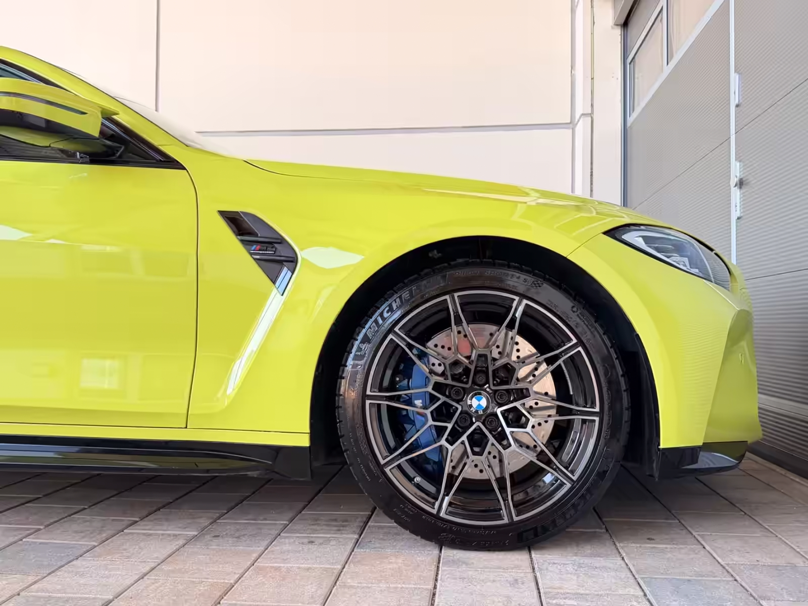 BMW M4 Lateral
